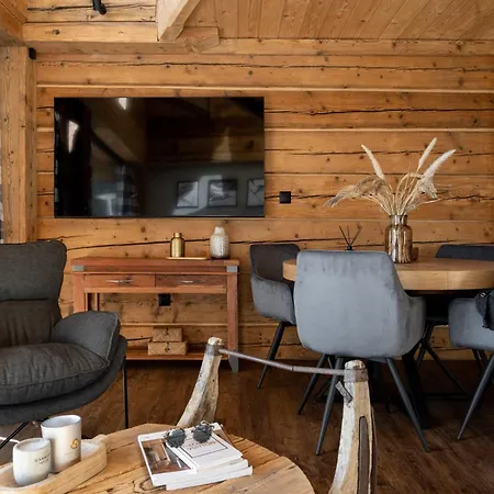 Chalet Mountain Shelter Salamandra *